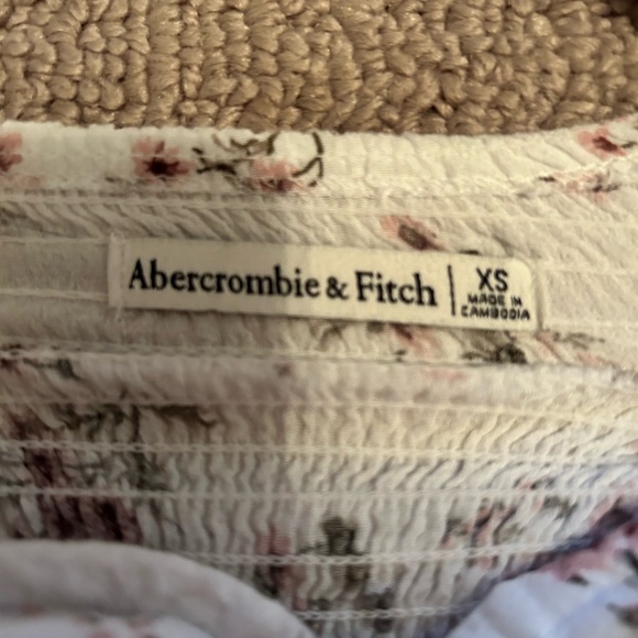 Great Condition, Barely Worn, No holes or stains - Picture 2 of 3